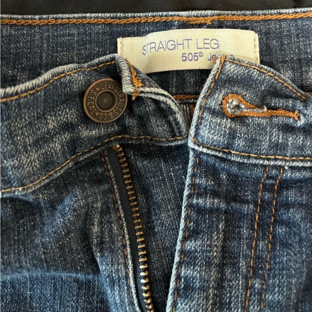 Levi Shorts - Picture 3 of 4